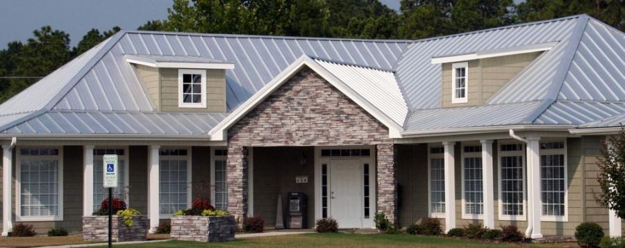 Union Corrugating standing seam roof on a house. www.unioncorrugating.com.