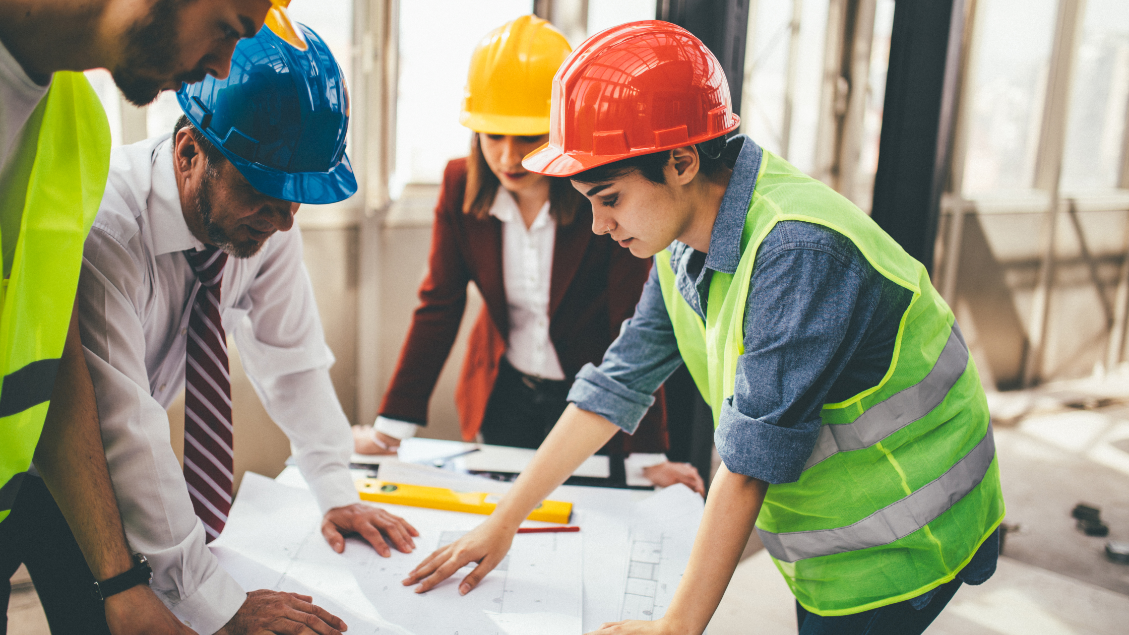 Workers discussing a safety plan and rescue plan.