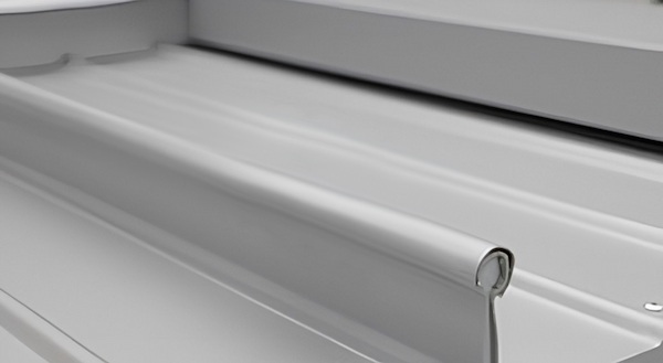 Versatile aluminum bulb seam profile for straight and curved designs. Image courtesy of www.hgvbs.com.