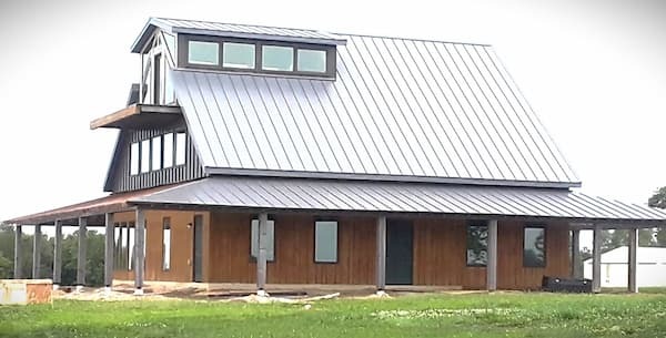 Tin Man Metal Building standing seam roof. Image courtesy of www.TinManSupply.com.